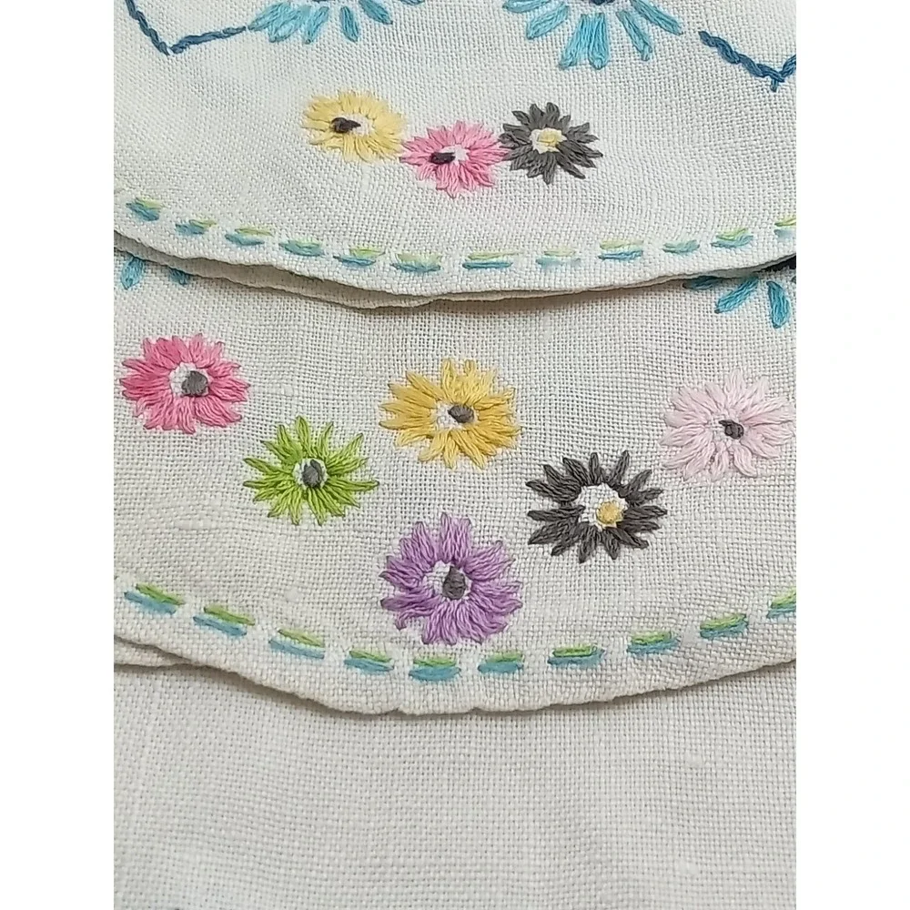 4 Vintage Needlepoint Doilies‎